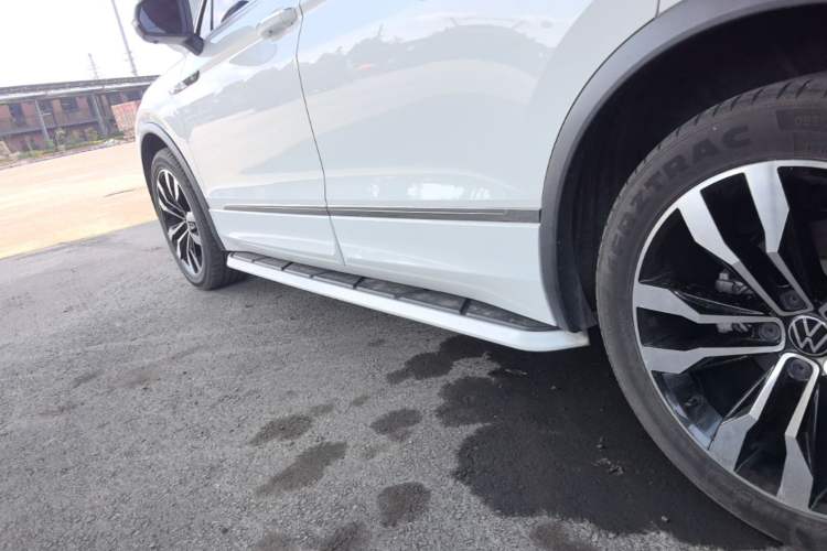 Used Volkswagen Tiguan L 2021 330TSI Automatic Two-Wheel Drive R-Line Flagship Edition Left Side Sill