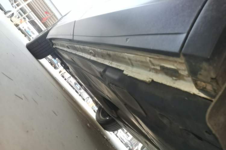 Used Volkswagen Tiguan L 2021 280TSI Automatic Two-Wheel Drive Comfort Edition – Low-Trim Version Left Side Sill