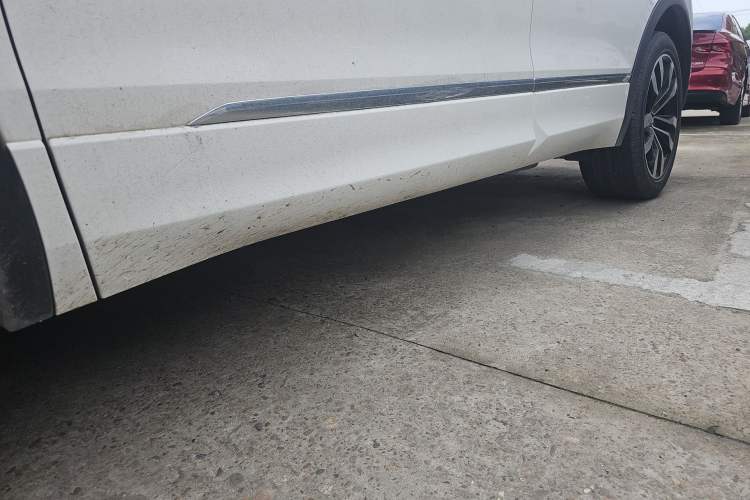 Used Volkswagen Tiguan L 2021 330TSI Automatic Two-Wheel Drive R-Line Flagship Edition Left Side Sill