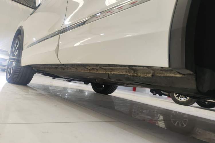 Used Volkswagen Tiguan L 2021 380TSI Automatic All-Wheel Drive R-Line Comfort Plus 7-Seater Left Side Sill