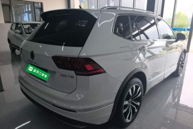 Used Volkswagen Tiguan L 2021 330TSI Automatic Two-Wheel Drive R-Line Enhanced Edition Rear Right 45 Deg