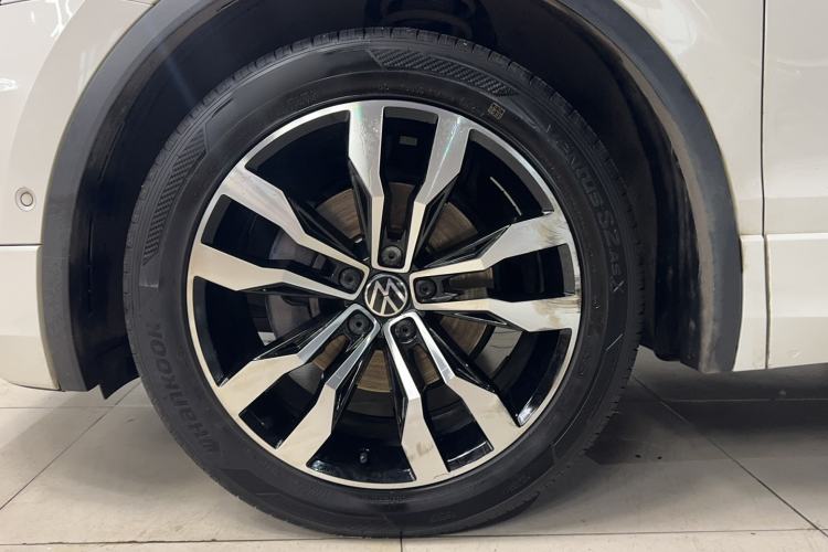 Used Volkswagen Tiguan L 2021 330TSI Automatic Two-Wheel Drive R-Line Enhanced Edition Rear Right 45 Deg