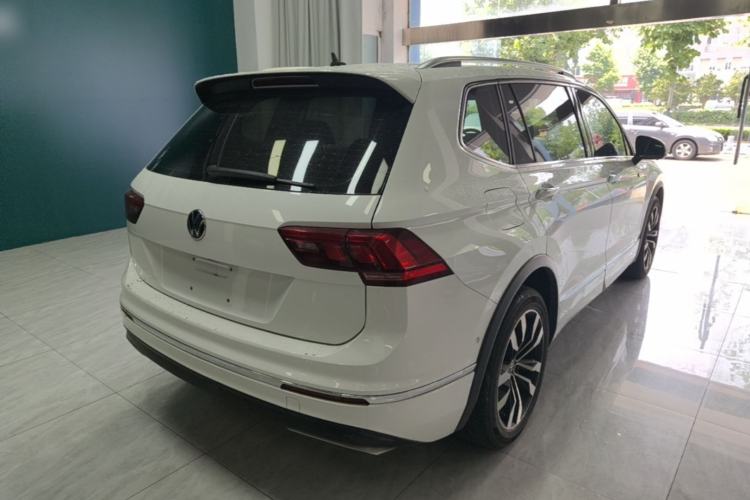 Used Volkswagen Tiguan L 2021 330TSI Automatic Two-Wheel Drive R-Line Enhanced Edition Rear Right 45 Deg