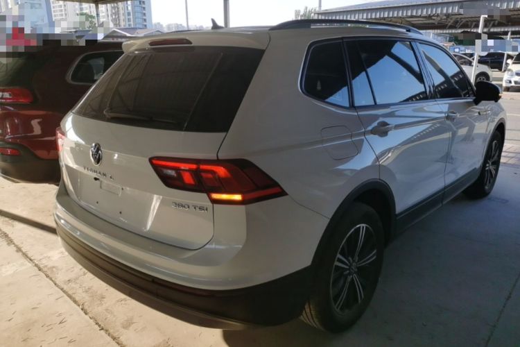 Used Volkswagen Tiguan L 2021 280TSI Automatic Two-Wheel Drive Comfort Edition – Low-Trim Version Rear Right 45 Deg