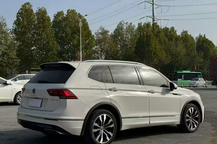Used Volkswagen Tiguan L 2021 330TSI Automatic Two-Wheel Drive R-Line Enhanced Edition Rear Right 45 Deg