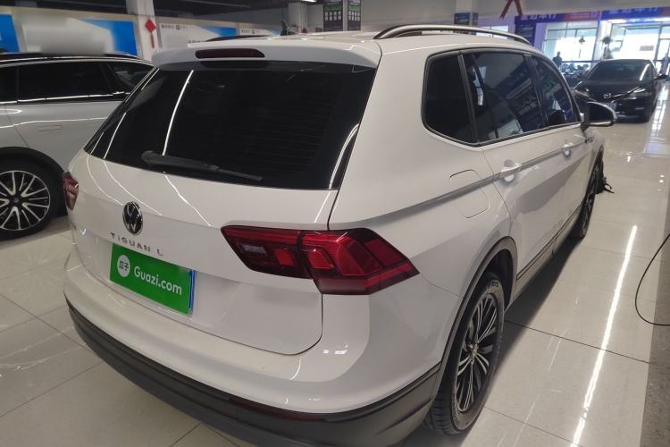 Used Volkswagen Tiguan L 2021 280TSI Automatic Two-Wheel Drive Comfort Edition – Low-Trim Version Rear Right 45 Deg