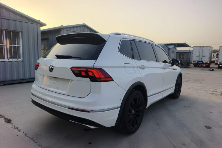 Used Volkswagen Tiguan L 2021 330TSI Automatic Two-Wheel Drive R-Line Enhanced Edition Rear Right 45 Deg