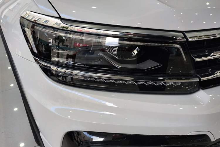 Used Volkswagen Tiguan L 2021 330TSI Automatic Two-Wheel Drive R-Line Flagship Edition Right Front Headlight