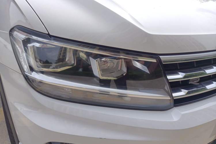 Used Volkswagen Tiguan L 2021 330TSI Automatic Two-Wheel Drive R-Line Flagship Edition Right Front Headlight