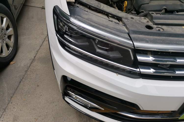 Used Volkswagen Tiguan L 2021 380TSI Automatic All-Wheel Drive R-Line Comfort Plus 7-Seater Right Front Headlight