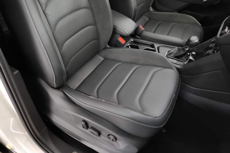 Used Volkswagen Tiguan L 2021 330TSI Automatic Two-Wheel Drive Smart Edition Right Front Seat