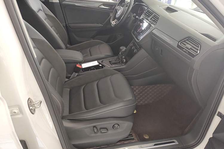 Used Volkswagen Tiguan L 2021 330TSI Automatic Two-Wheel Drive R-Line Enhanced Edition Right Front Seat