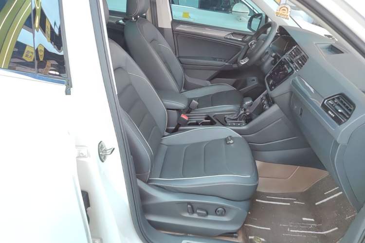 Used Volkswagen Tiguan L 2021 330TSI Automatic Two-Wheel Drive R-Line Flagship Edition Right Front Seat
