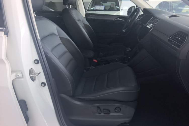 Used Volkswagen Tiguan L 2021 330TSI Automatic Two-Wheel Drive R-Line Enhanced Edition Right Front Seat