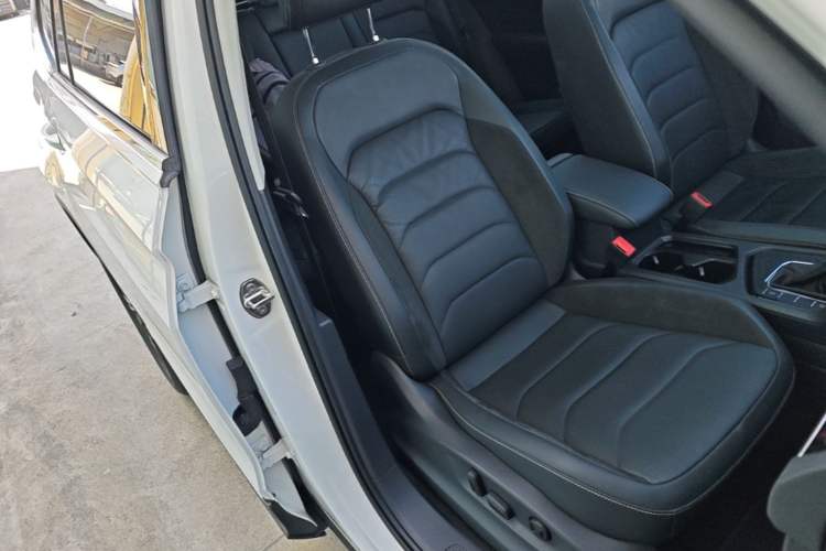 Used Volkswagen Tiguan L 2021 330TSI Automatic Two-Wheel Drive Smart Edition Right Front Seat