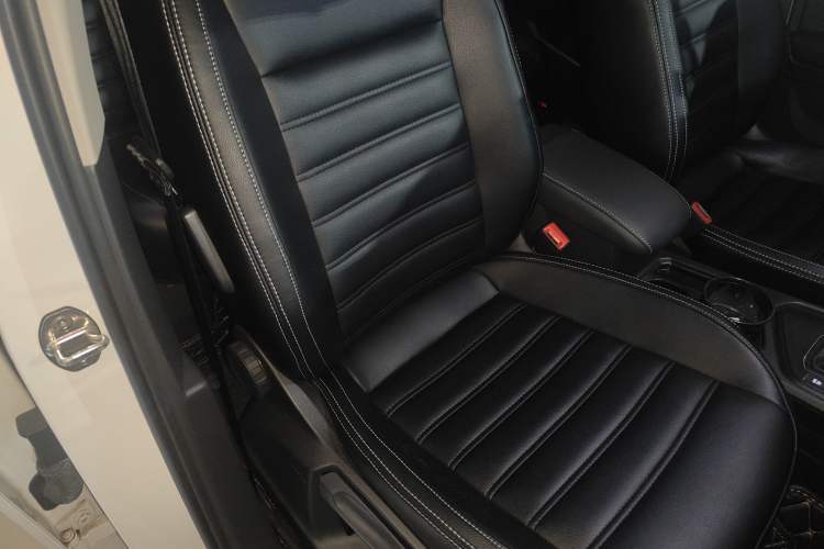 Used Volkswagen Tiguan L 2021 280TSI Automatic Two-Wheel Drive Comfort Edition – Low-Trim Version Right Front Seat