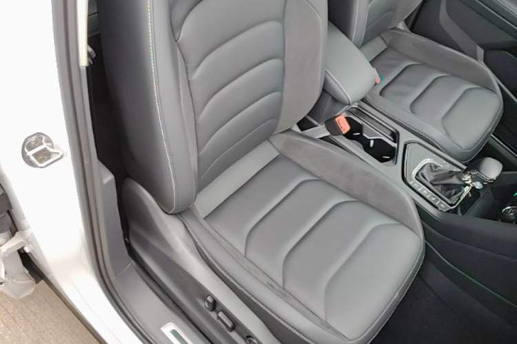 Used Volkswagen Tiguan L 2021 330TSI Automatic Two-Wheel Drive R-Line Enhanced Edition Right Front Seat