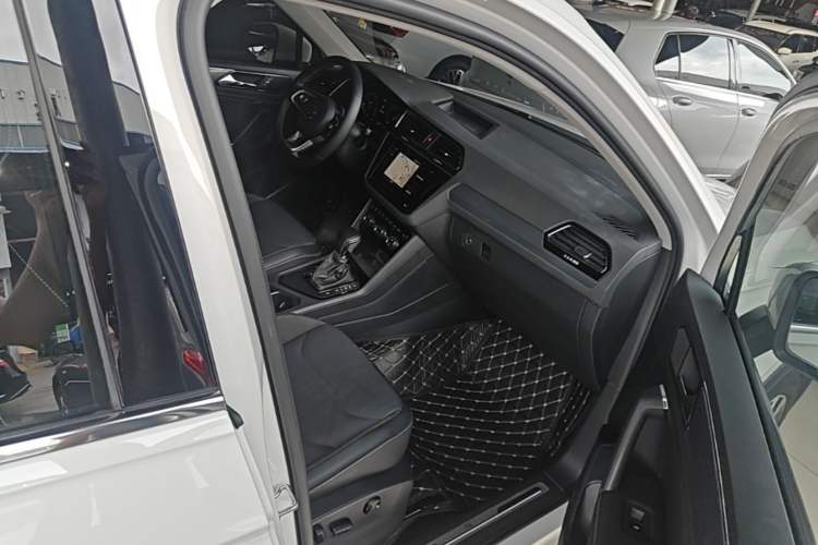 Used Volkswagen Tiguan L 2021 330TSI Automatic Two-Wheel Drive R-Line Enhanced Edition Right Front Seat