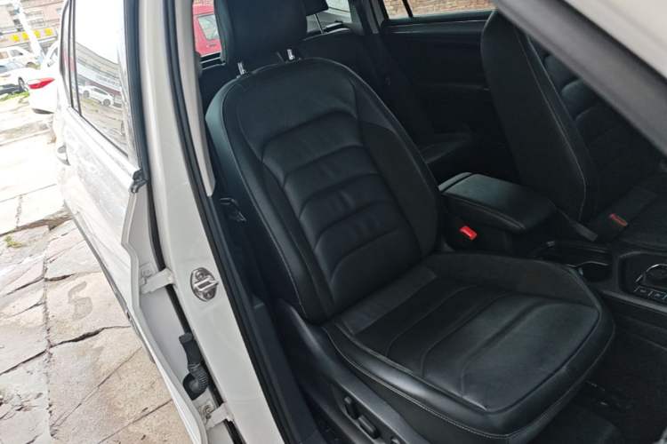 Used Volkswagen Tiguan L 2021 330TSI Automatic Two-Wheel Drive R-Line Enhanced Edition Right Front Seat