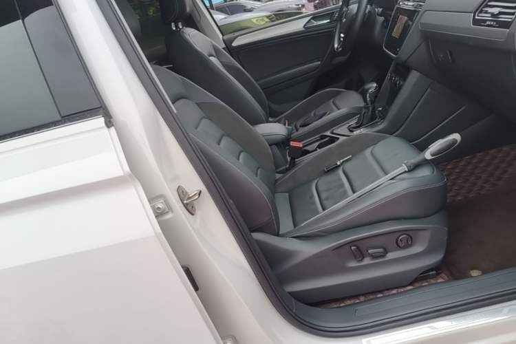 Used Volkswagen Tiguan L 2021 280TSI Automatic Two-Wheel Drive Smart Edition Right Front Seat