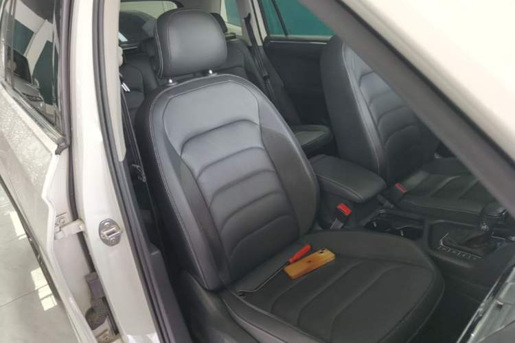 Used Volkswagen Tiguan L 2021 330TSI Automatic Two-Wheel Drive R-Line Enhanced Edition Right Front Seat