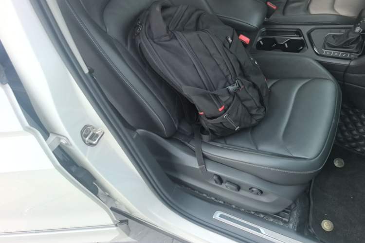 Used Volkswagen Tiguan L 2021 330TSI Automatic Two-Wheel Drive R-Line Enhanced Edition Right Front Seat