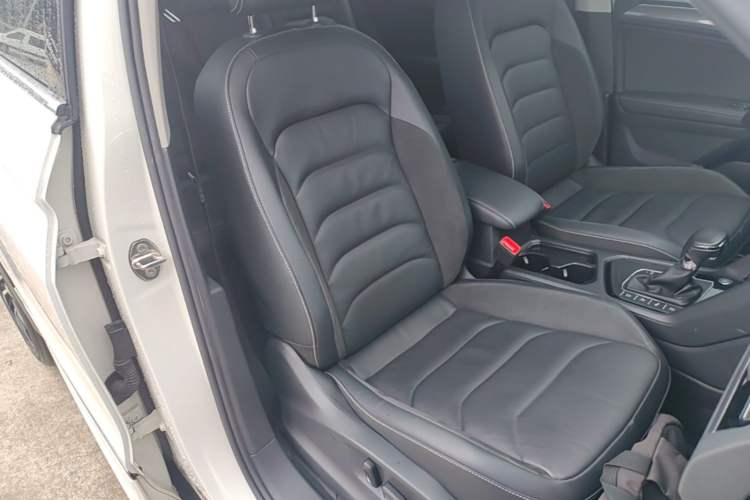Used Volkswagen Tiguan L 2021 330TSI Automatic Two-Wheel Drive R-Line Enhanced Edition Right Front Seat