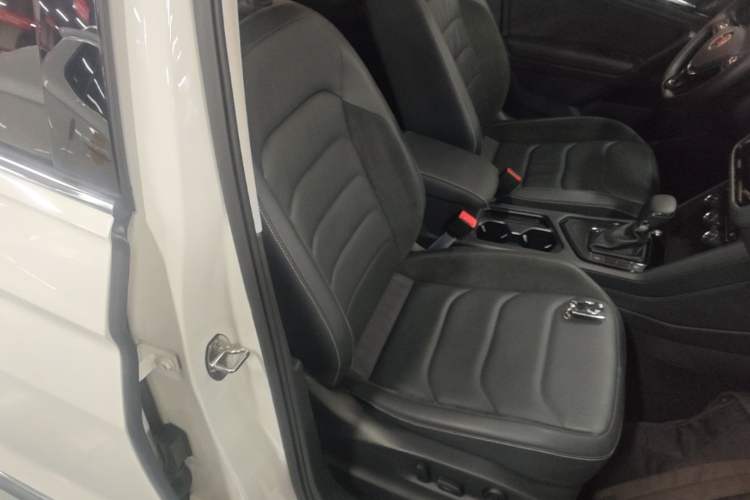 Used Volkswagen Tiguan L 2021 330TSI Automatic Two-Wheel Drive Smart Edition Right Front Seat