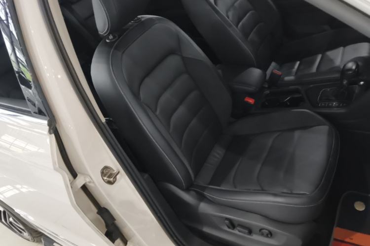 Used Volkswagen Tiguan L 2021 330TSI Automatic Two-Wheel Drive R-Line Enhanced Edition Right Front Seat