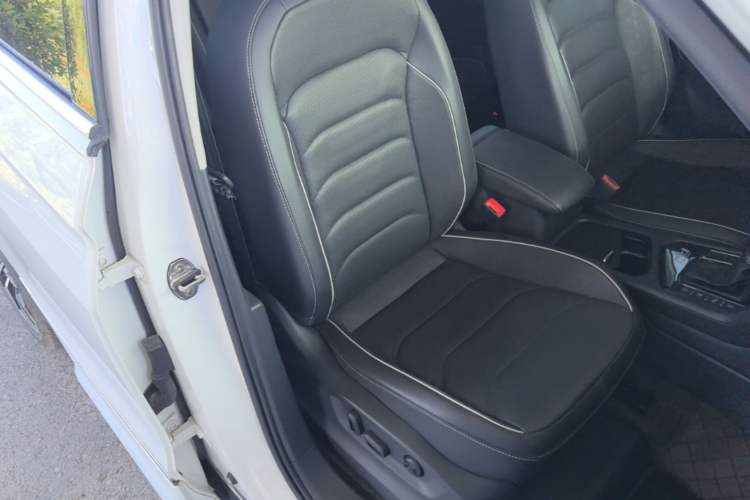 Used Volkswagen Tiguan L 2021 330TSI Automatic Two-Wheel Drive R-Line Flagship Edition Right Front Seat