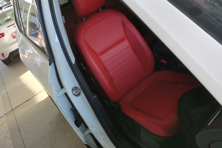 Used Volkswagen Tiguan L 2021 280TSI Automatic Two-Wheel Drive Comfort Edition – Low-Trim Version Right Front Seat
