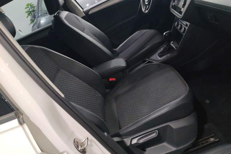 Used Volkswagen Tiguan L 2021 330TSI Automatic Two-Wheel Drive Comfort Edition Right Front Seat