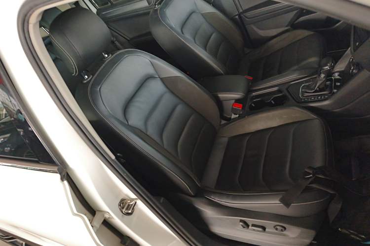 Used Volkswagen Tiguan L 2021 330TSI Automatic Two-Wheel Drive R-Line Enhanced Edition Right Front Seat
