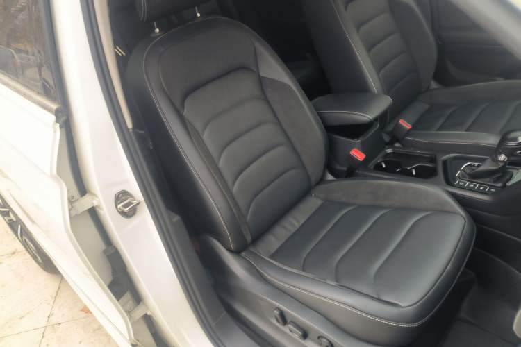 Used Volkswagen Tiguan L 2021 330TSI Automatic Two-Wheel Drive R-Line Enhanced Edition Right Front Seat