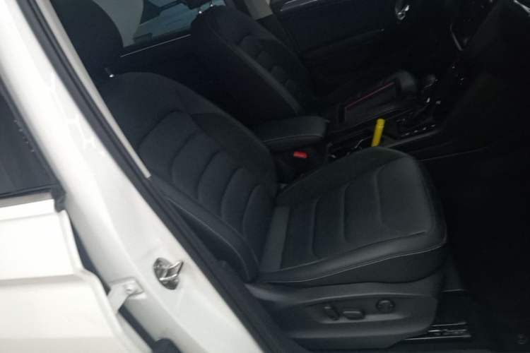 Used Volkswagen Tiguan L 2021 330TSI Automatic Two-Wheel Drive R-Line Enhanced Edition Right Front Seat