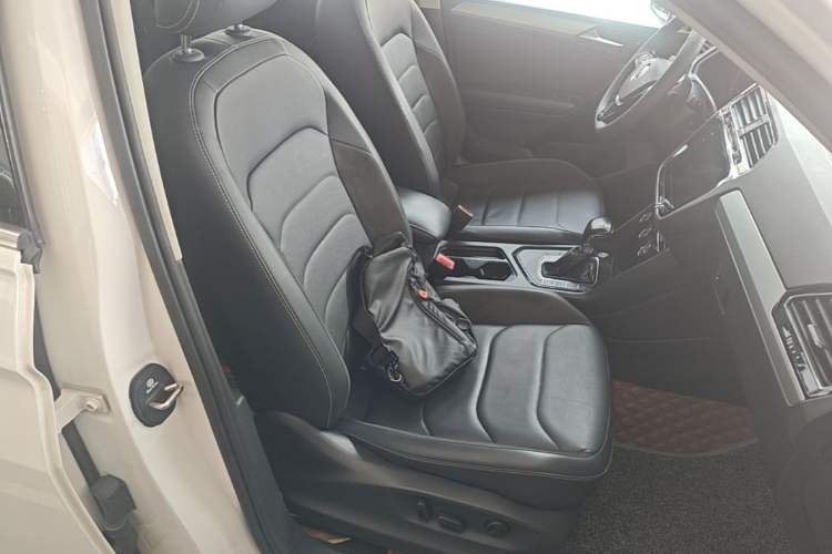 Used Volkswagen Tiguan L 2021 330TSI Automatic Two-Wheel Drive Smart Edition Right Front Seat