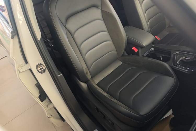 Used Volkswagen Tiguan L 2021 330TSI Automatic Two-Wheel Drive R-Line Enhanced Edition Right Front Seat