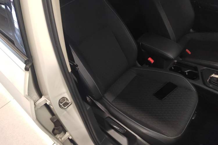 Used Volkswagen Tiguan L 2021 280TSI Automatic Two-Wheel Drive Comfort Edition – Low-Trim Version Right Front Seat