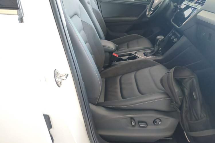 Used Volkswagen Tiguan L 2021 330TSI Automatic Two-Wheel Drive Smart Edition Right Front Seat