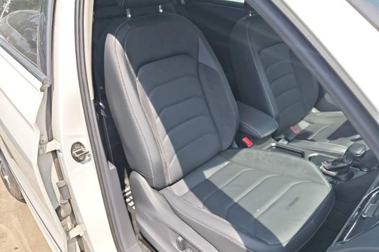 Used Volkswagen Tiguan L 2021 330TSI Automatic Two-Wheel Drive R-Line Enhanced Edition Right Front Seat