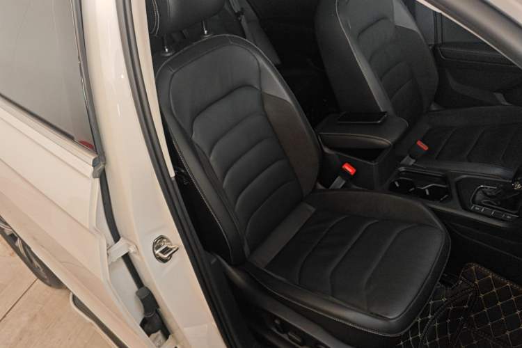 Used Volkswagen Tiguan L 2021 330TSI Automatic Two-Wheel Drive Smart Edition Right Front Seat