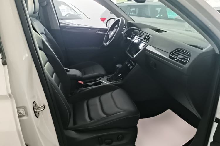 Used Volkswagen Tiguan L 2021 330TSI Automatic Two-Wheel Drive R-Line Enhanced Edition Right Front Seat
