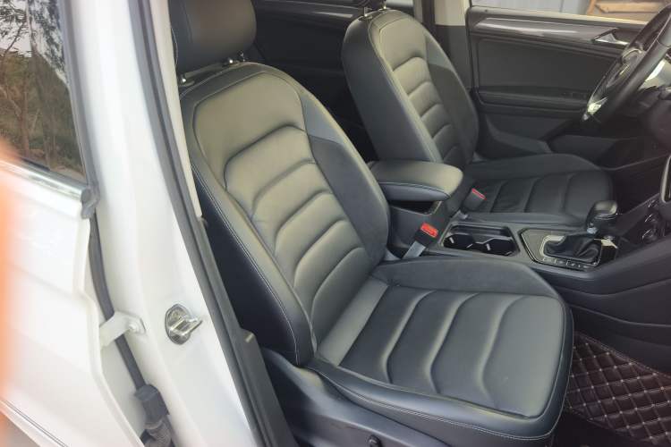 Used Volkswagen Tiguan L 2021 330TSI Automatic Two-Wheel Drive R-Line Enhanced Edition Right Front Seat