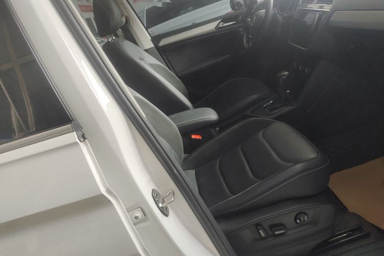 Used Volkswagen Tiguan L 2021 280TSI Automatic Two-Wheel Drive Smart Edition Right Front Seat