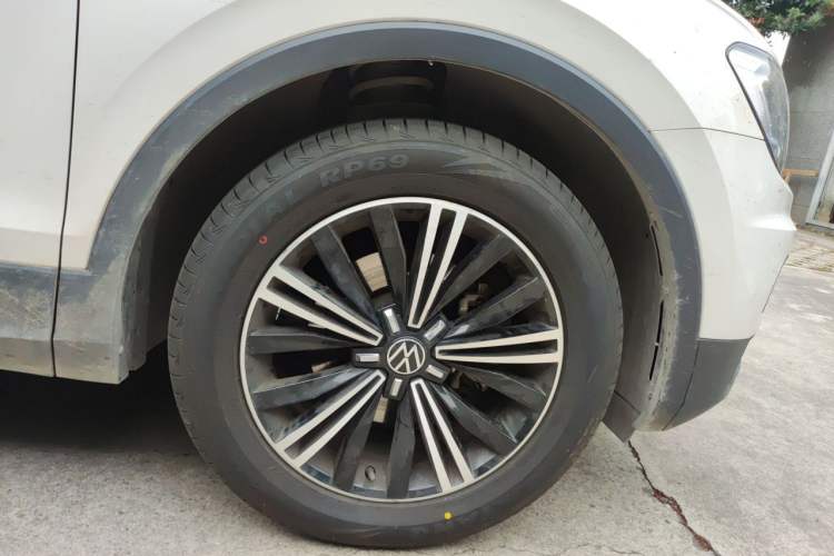 Used Volkswagen Tiguan L 2021 280TSI Automatic Two-Wheel Drive Smart Edition Right Front Wheel Hub