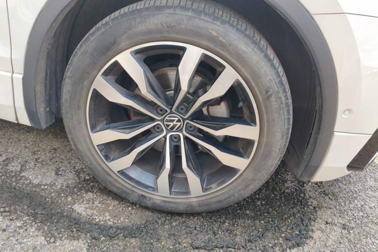Used Volkswagen Tiguan L 2021 330TSI Automatic Two-Wheel Drive R-Line Enhanced Edition Right Front Wheel Hub