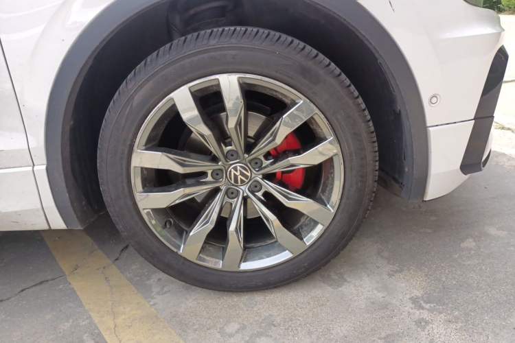 Used Volkswagen Tiguan L 2021 330TSI Automatic Two-Wheel Drive R-Line Flagship Edition Right Front Wheel Hub