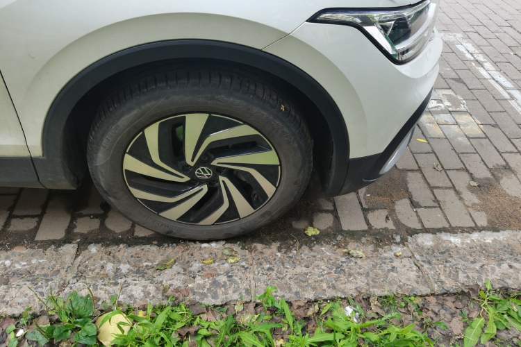Used Volkswagen Tiguan L 2021 330TSI Automatic Two-Wheel Drive Smart Edition Right Front Wheel Hub