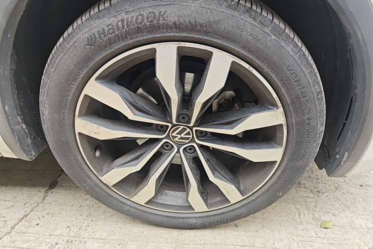 Used Volkswagen Tiguan L 2021 330TSI Automatic Two-Wheel Drive R-Line Enhanced Edition Right Front Wheel Hub