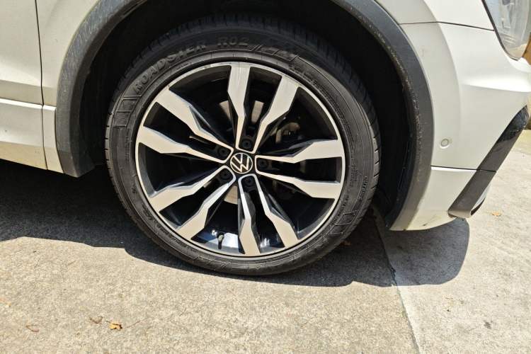 Used Volkswagen Tiguan L 2021 330TSI Automatic Two-Wheel Drive R-Line Enhanced Edition Right Front Wheel Hub